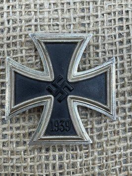 Iron Cross 1939 1st Class unbranded Deschler