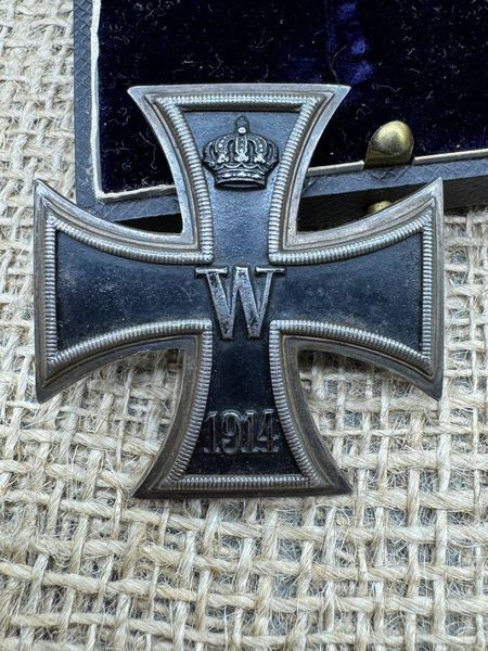 Krzyż żelazny 1j klasy 1914 sygnowany 800 w oryginalnym pudełku