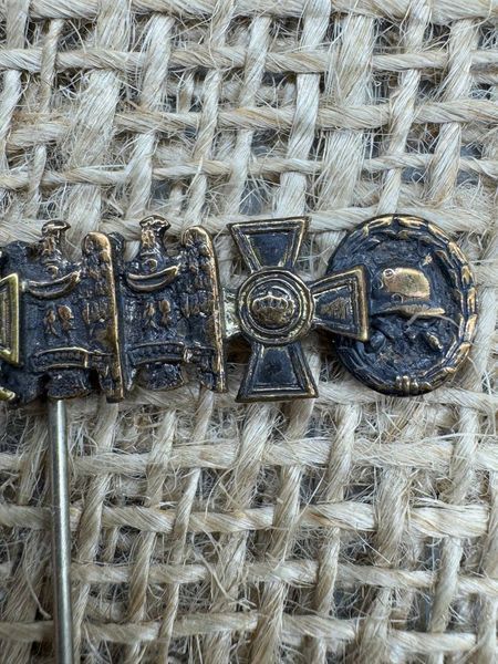 8 Miniaturen: 2x EK 1914, 2x Schlesischer Adler RARE